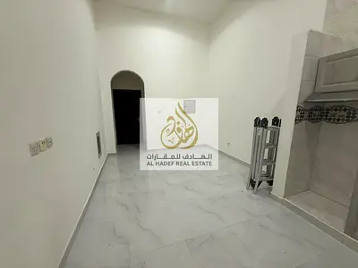 🏠 استوديو للإيجار السنوي في المويهات 3 – عجمان  📍 موقع مميز، قريب من الدارس ومخرج دبي ❄️ تكييف مركزي 💰 الإيجار السنوي: 20,000 درهم فقط 💳 الدفع على