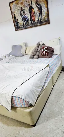 Queen size mattress - good condition