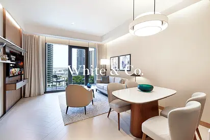 Modern Furnishingl Tenanted l Bright Unit