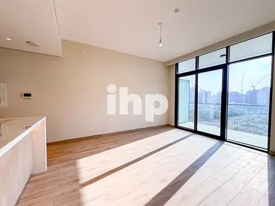 Modern 1 BR | Unfurnished | First Tenant