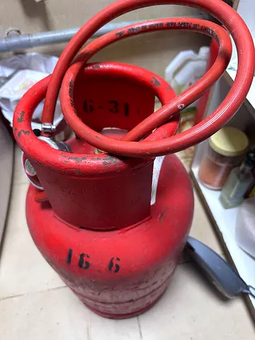Gas cylinder