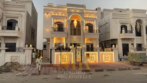 فيلا للبيع تتميز بتشطيبات مخصصة فاخرة والسعر يشمل رسوم التسجيل والتمليك عالية الجودة؛ تتكون من طابقين بالإضافة إلى تراس على السطح