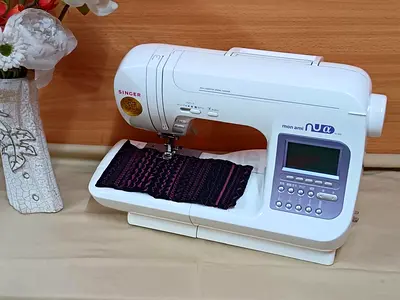 Singer computerized sewing machine - Mon Ami NUX