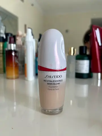 Shiseido revitallesence skin glow foundation.