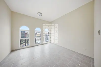 Near Metro | Vacant in December | 2 Bed + Store