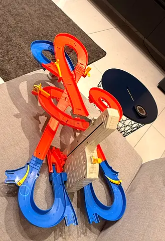 Hot wheels track