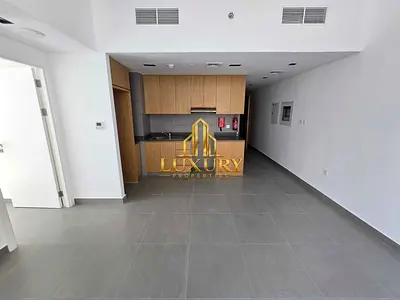 Elegant 1 Bedroom Apartment with Generous Hall Space