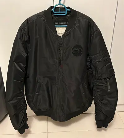 Pull&Bear black bomber jacket - men's, size M (good condition)