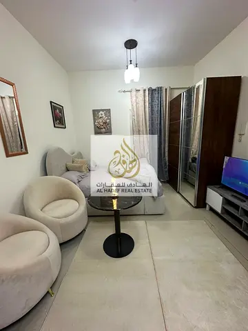 🏢 **للإيجار الشهري في عجمان – أول ساكن!**  ✨ استوديو جديد للإيجار في أبراج الشروق بمنطقة النعيمية، مناسب لمن يبحث عن سكن جديد ومريح بسعر مناسب.  📍 *