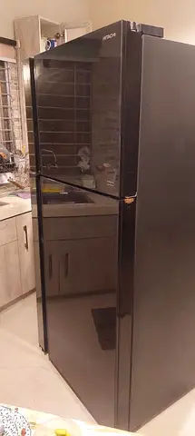 Hitachi Glass Door 690 Litre Refrigerator