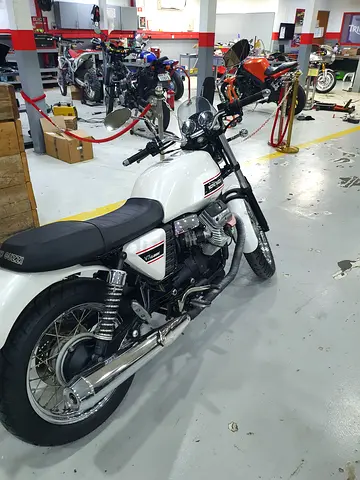 Moto Guzzi V7 Special 2012 – White Italian Classic, Excellent Condition