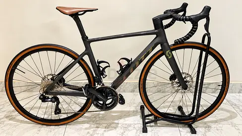 Scott Addict RC 30 – Shimano 105 Di2 12-Speed Disc, Size S