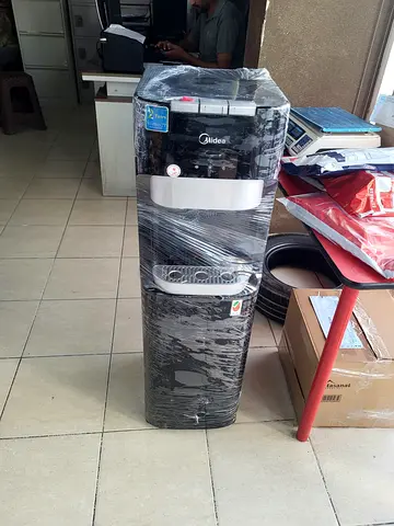Bottom load water dispenser