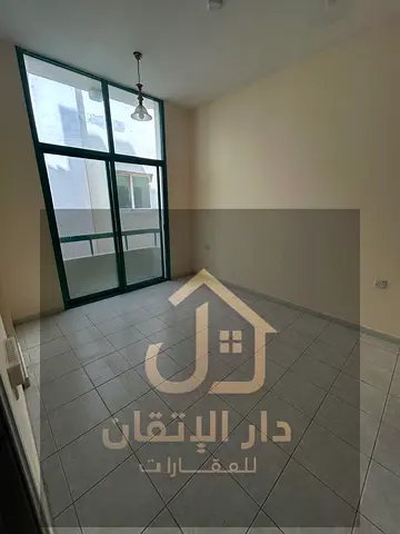فرصة ذهبية للإيجار |عرفه وصاله  مميز في منطقة البوطينة  موقع استراتيجي ممتاز قريب من جميع الخدمات والمواصلات.  المميزات: - موقف سيارات مجاني - التكييف
