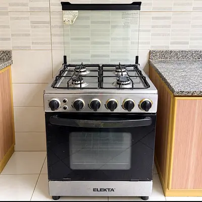 Elekta freestanding 4-burner gas cooker with oven - good working condition