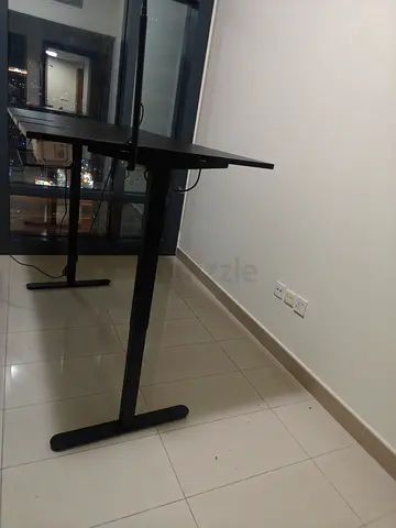 Height-adjustable standing desk / table in black - perfect condition