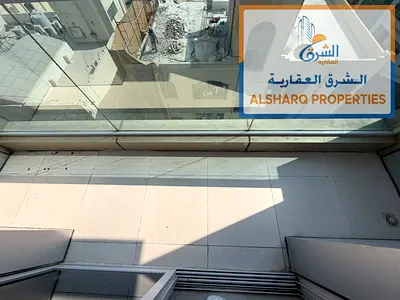 أجمل الشقق وأقل الأسعار للإيجار السنوي في عجمان ثاني صف من الكورنيش. شقة غرفتين وصالة منفصلة تتميز بمساحة كبيرة وتقسيمات ممتازة وشقة مضيئة بالكامل مع