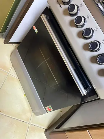 Olsenmark gas stove with oven - good working condition