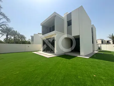 Vacant Now | Large Plot | Single Row