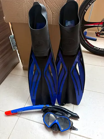 2 Snorkeling set: fins, mask and snorkel - good condition- size 45 - 39