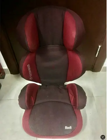 2 x car seats Used Rodi Booster Car Seat (suitable for 4-12 years) - Good Condition