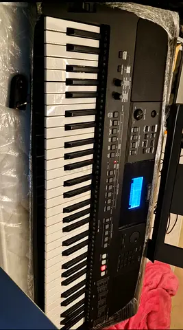Yamaha psr e463 61-Key Keyboard with Display and Pedal - Excellent Condition