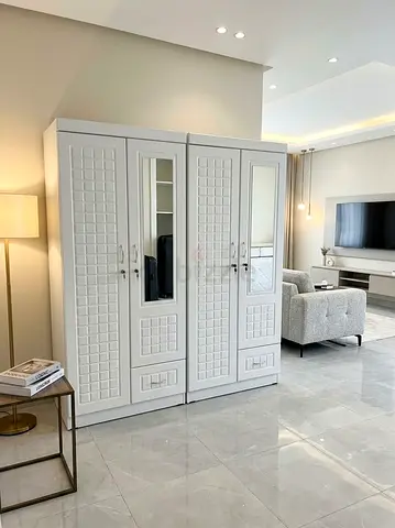 White 3-Door Wardrobe with Mirrors - Good quality