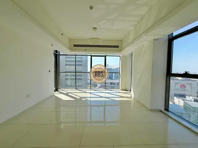 Chiller Free Unit ~ 2-Bedroom + Laundry room < Prime location Near mall of emirates And Metro ~ Huge space