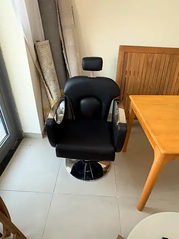 Black adjustable barber/salon chair with footrest