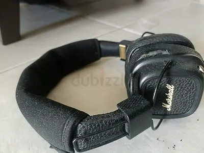 Used Marshall Over-Ear Headphones – Functioning normally with slight Visible Wear on Ear Cushions