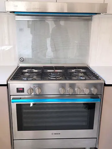 Bosch 90 cm top gass oven electric range new model slightly used series 8 model