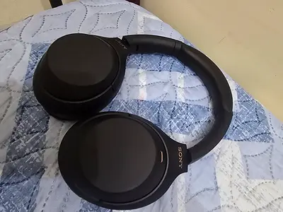 Sony WH-1000XM4 wireless noise cancelling headphones - used