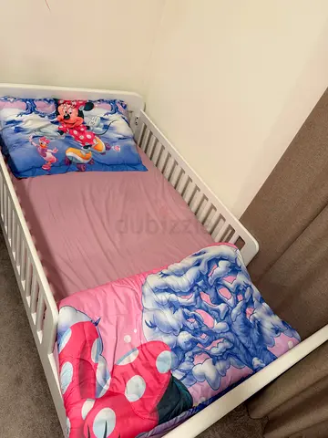 White baby crib with Minnie Mouse bedding - good condition
