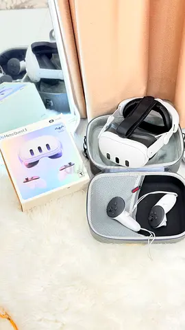 Meta Quest 3 VR Headset (White) with Controllers and Carry Case