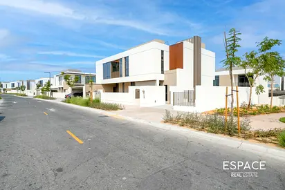 4 Bed | Next to Park | Internal Location