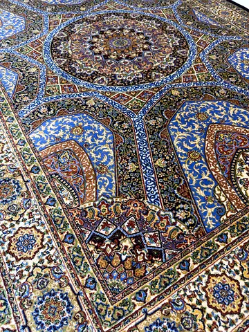 Handwoven Persian-style Rug — Classic Blue & Beige, Excellent Condition , size 1.00 by 1.50