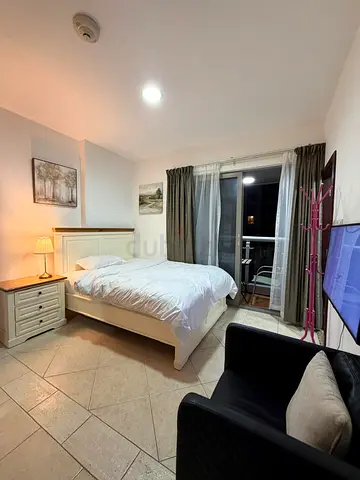 En-suite room is available in Dubai Marina- No commission