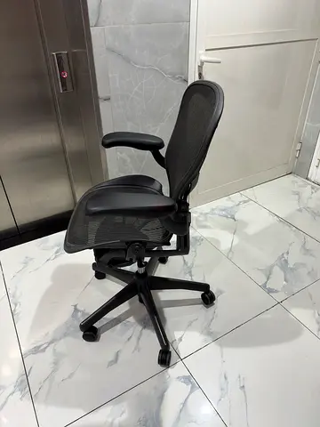 For selling Herman miller Areon chair size B and C available