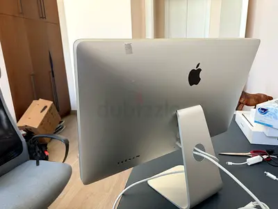 Apply Thunderbolt Display with camera and speaker