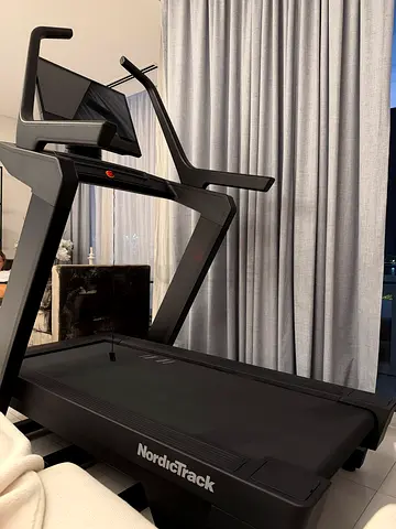 NordicTrack X24i Incline Treadmill With 24" Pivoting HD Touchscreen & 40% Incline