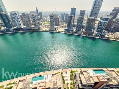 الطابق العلوي بغرفة نوم واحدة | برج بينينسولا فايف | إطلالة على المارينا ووسط المدينة | تشطيبات حديثة