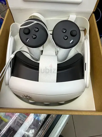 Oculus (Meta) Quest 3-style VR Headset with Controllers - Good Condition