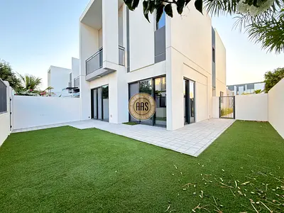 Modern 4-Bedroom Townhouse Villa For Rent with Easy Access to Amenities