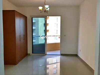 Unfurnished Studio | Mid Floor | Spacious