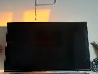 46-55 inch LED/LCD Flat Panel TV - Good Condition Smart TV Toshiba 45’ with Remote (no stand)