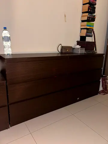 Dark wood 6-drawer dresser / chest in good condition
