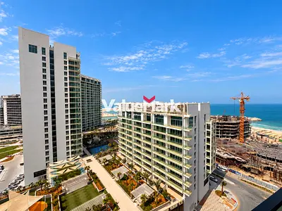 Premium 1BR | Prime Location | Bayviews South