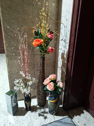 Set of Decorative Vases with Artificial Flowers (4 pieces)