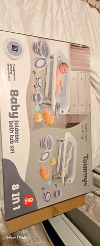 Toimoys 8-in-1 Baby Foldable Bath Tub Set with Temperature Sensor - New/Unused