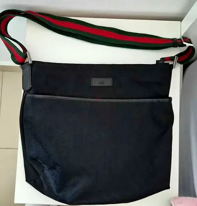Pre-Loved Black Gucci Crossbody Shoulder Bag with Green-Red Strap (it's authentic)